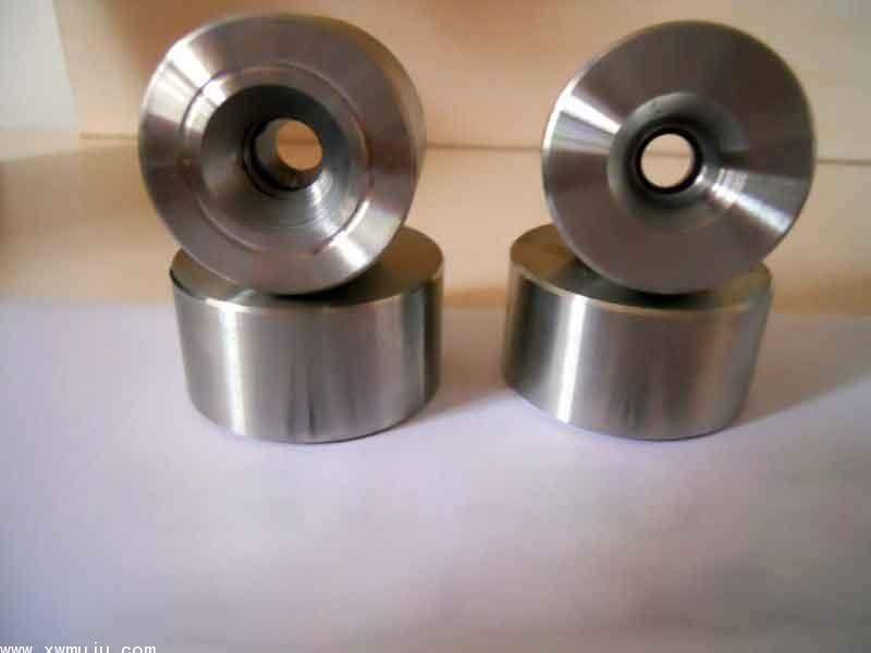 STRAIGHT HOLE WIRE DRAWING DIE