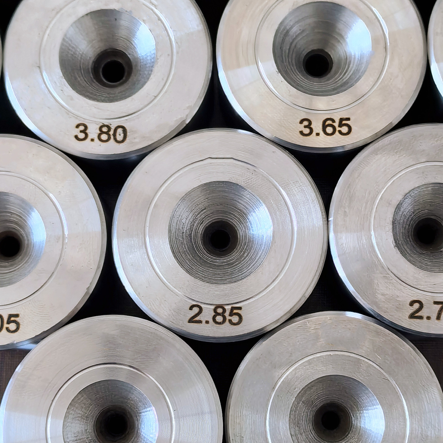 WIRE DRAWING DIE FOR SCREW WIRE